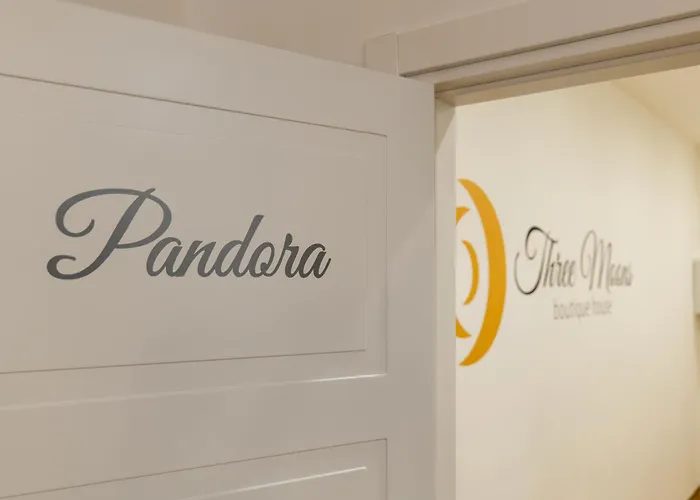 Threemoonsboutique House/pandora